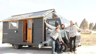 Fransız Aile, Ev Görünümlü Karavan İle Dünya Turuna Çıktı