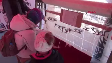 Isparta Cumhurbaşkanı Erdoğan'ın İlmek Attığı Türk Bayraklı Halı, Kent Meydanına Kuruldu