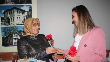 Bilecik'te Protokol Üyelerinin Eşleri Kadınlar Kününde Bir Araya Geldi