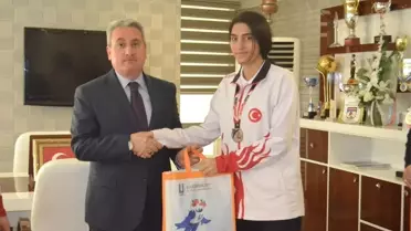 Şampiyon Taekwondoculara Ödül