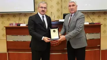 Vali'den İl Genel Meclisi Üyelerine Teşekkür Plaketi