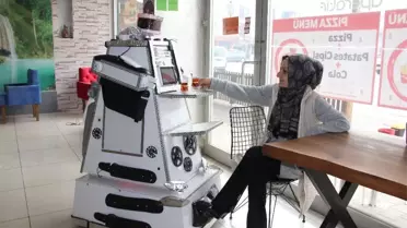 Bu Kafede Servisi Robot Yapıyor