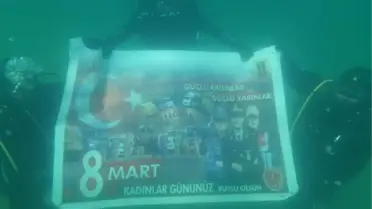 Jandarma Timleri, Kadınlara Destek İçin Van Gölü'ne Daldı