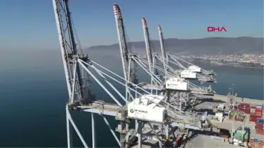 Kocaeli Limanda Dev Vinçler Uzaktan Kumanda Ediliyor