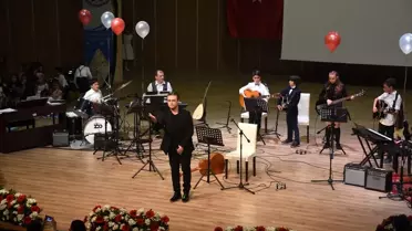 Kutsi, Çocuk Orkestrayla Konser Verdi