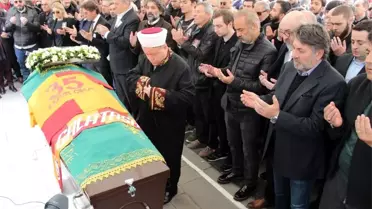 Demet Akbağ'ın Eşi Zafer Çika, Gözyaşları ile Uğurlandı