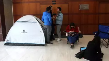 Tiyatro Bileti Alabilmek İçin Çadır Kurdu