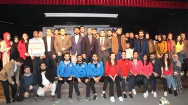 Bakan Kasapoğlu Üniversitelilerle Bir Araya Geldi