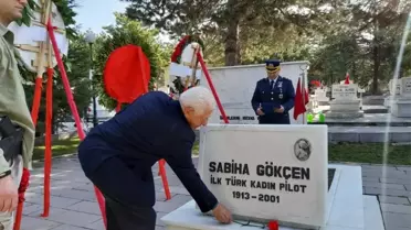 Minikler Sabiha Gökçen'i Mezarı Başında Andı
