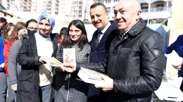 Gümüşhane'de Öğrencilere Kitap Dağıtıldı