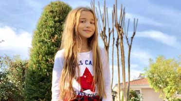 Alice Müzikali'nin Minik Yıldızı Ecrin Su Çoban'dan 'Selfie Günü' Etkinliği