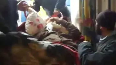 Karlı Yolu İş Makinesi Açtı, Ambulans Yaşlı Adama Ulaştı