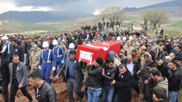 Şehit Asker Şırnak'ta Gözyaşları Arasında Toprağa Verildi