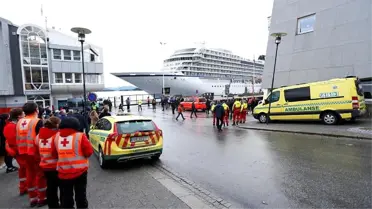 Motoru Arızalanan Cruise Gemisi Bin 300 Yolcu ve Mürettebatıyla Fırtınanın Ortasında Kaldı