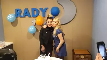 Radyo D'den İrem Derici'ye Sürpriz Doğum Günü Kutlaması