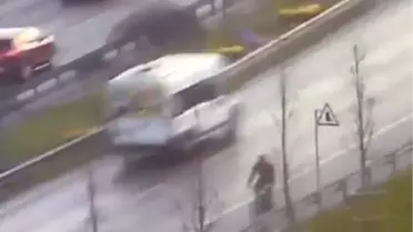 E-5 Yanyolda Trafikte Ters Yönde İlerleyen Bisiklet Sürücüsü Kamerada