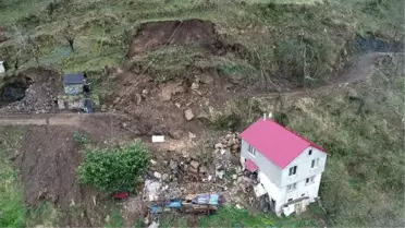 Kaya Düşmesi Korkusuyla Yaşıyorlar