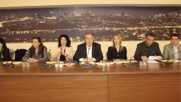 Bayraktar'dan Sokak Hayvanları İçin Hizmet Sözü