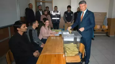 Fikret Yeni, Ailesiyle Birlikte Oy Kullandı