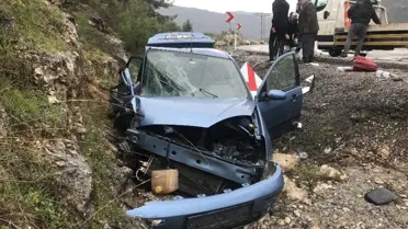 Otomobil Kamyonetle Çarpıştı: 2'si Ağır 5 Yaralı