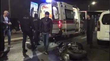 Üsküdar'da Motosiklet Otomobille Çarpıştı: 2 Yaralı