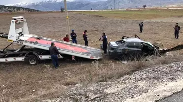 Burdur'da Otomobil Şarampole Devrildi: 3 Ölü, 2 Yaralı