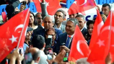 Uysal'ı Yeni Dönemin İlk Gününde Komşuları Karşıladı