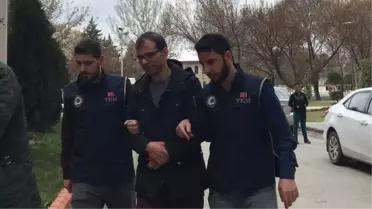 Aranan Fetö'cü Avm'de Yakalandı