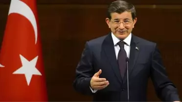 Davutoğlu'nun Eski Danışmanı, Yeni Parti Kurulacağının Sinyalini Verdi