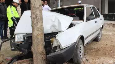 Otomobil Ağaca Çarptı: 4 Yaralı