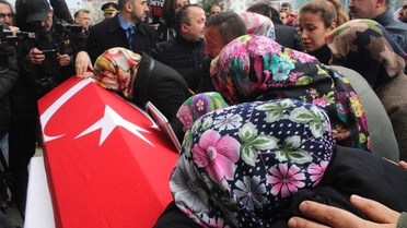 Öğrencisi Tarafından Öldürülen Müdür Yardımcısı İçin On Binlerce Kişi Yürüdü