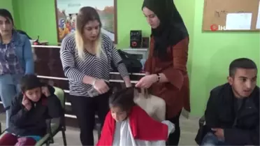 Silopi'de Engelli Öğrencilere Saç Bakımı