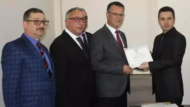Alaşehir'in CHP'li Başkanı Mazbatasını Aldı