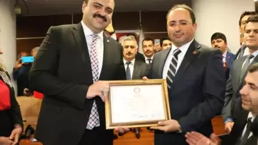 Başkan Orhan Mazbatasını Aldı