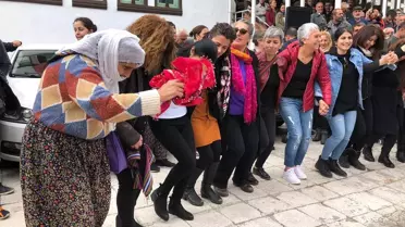 Komünist Başkan Fatih Mehmet Maçoğlu'nun Mazbatasını Alması Halaylarla Kutlandı