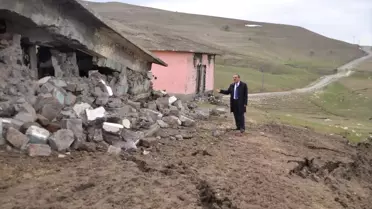 Heyelanda Eski Okul Binası Çöktü