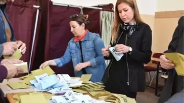 Bergama'da Geçersiz Oylar Yeniden Sayılacak
