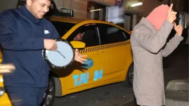 Oyuncu Mehmet Günsür, Darbuka Eşliğinde Sokakta Oynadı