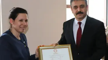 Dikili Belediye Başkanı Adil Kırgöz, Mazbatasını Aldı