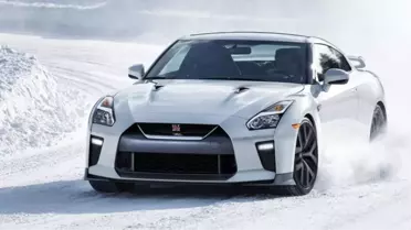 Nissan Gt-R, 322 Km/s Hıza Sadece 41 Saniyede Ulaştı (Video)