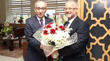 Cemiyetten Polise Kutlama