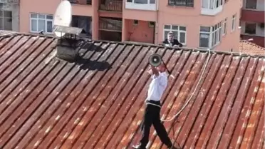 Megafon ile Çatıya Çıktı, İntihar Girişiminde Bulundu