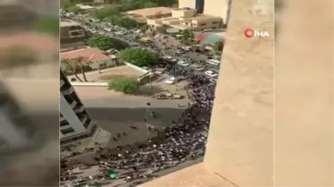 Sudan'da Darbe Sonrası Muhalifler Kutlama Yapıyor- Ordu, Siyasi Tutukluları Serbest Bıraktı
