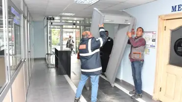 Edremit'te Başkan X-Ray Dedektörlerini Kaldırttı