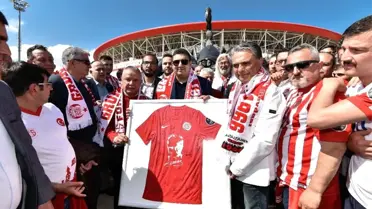 Antalyaspor'un Simgesi Akrep Heykeli Törenle Açıldı