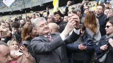Poroşenko'nun Halk Önünde Tartışmaya Davet Ettiği Zelenskiy Gelmedi