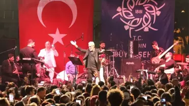 Aydın Büyükşehir Belediyesi, Söke'de Tarık Mengüç'le Coşturdu
