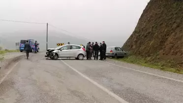 Sındırgı'da Yağmurla Gelen Kaza: 5 Yaralı