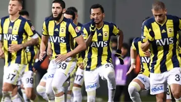 Fenerbahçe'de Kadro Dışı Bırakılan Benzia, Halı Saha Maçında Görüntülendi