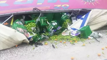 Osmaneli'nde Sebze Yüklü Tır Devrildi: 1 Yaralı